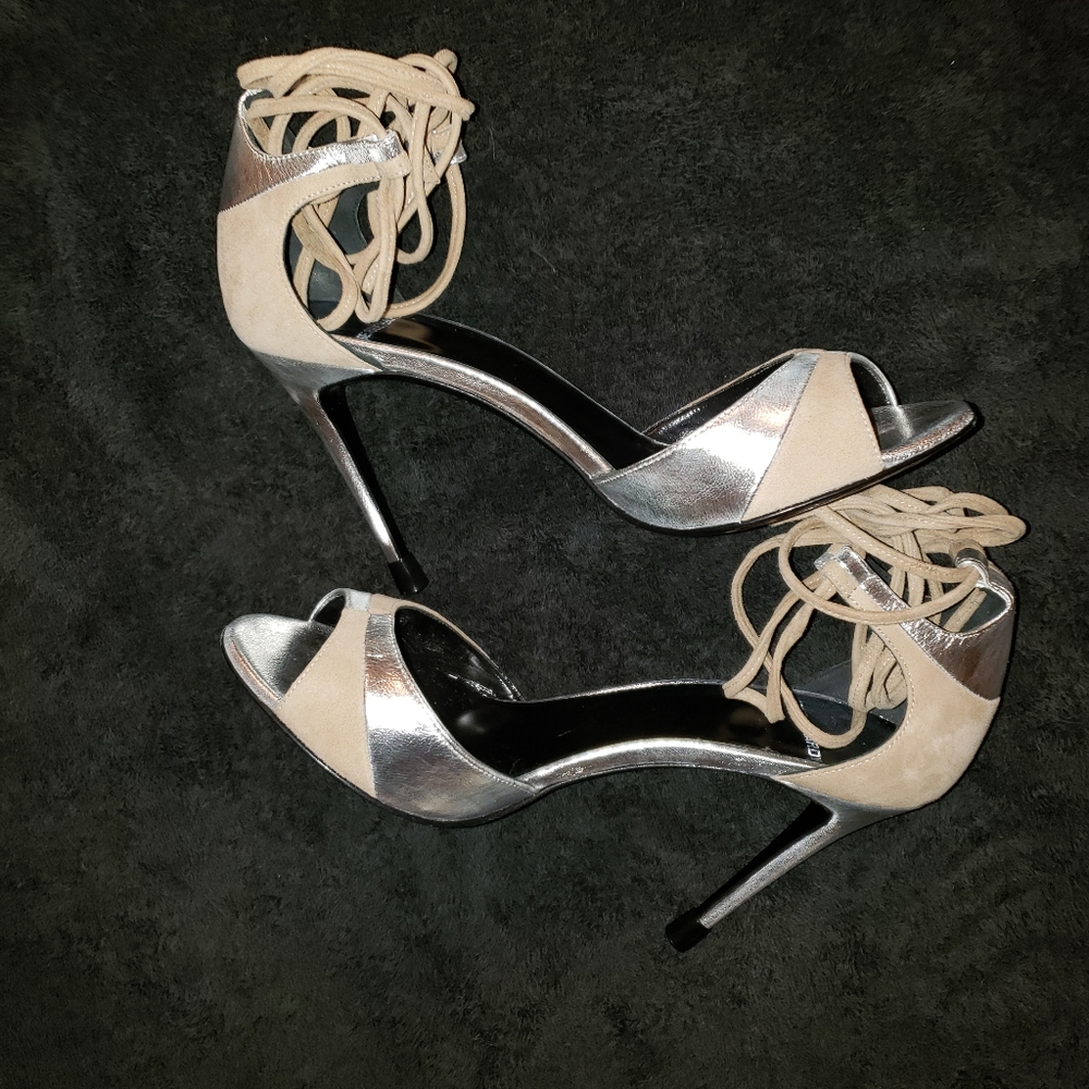 High Heels - Picture 2 of 8